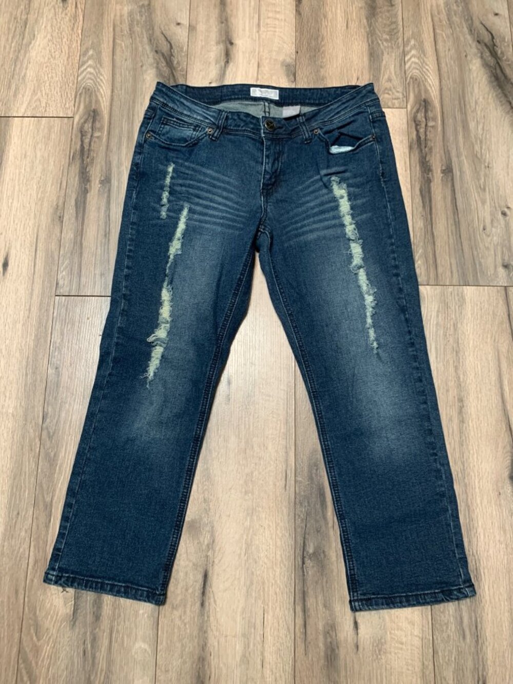 SoundGirl Junior 11 Midrise Cropped Capri Distressed Blue Jeans Five Pocket